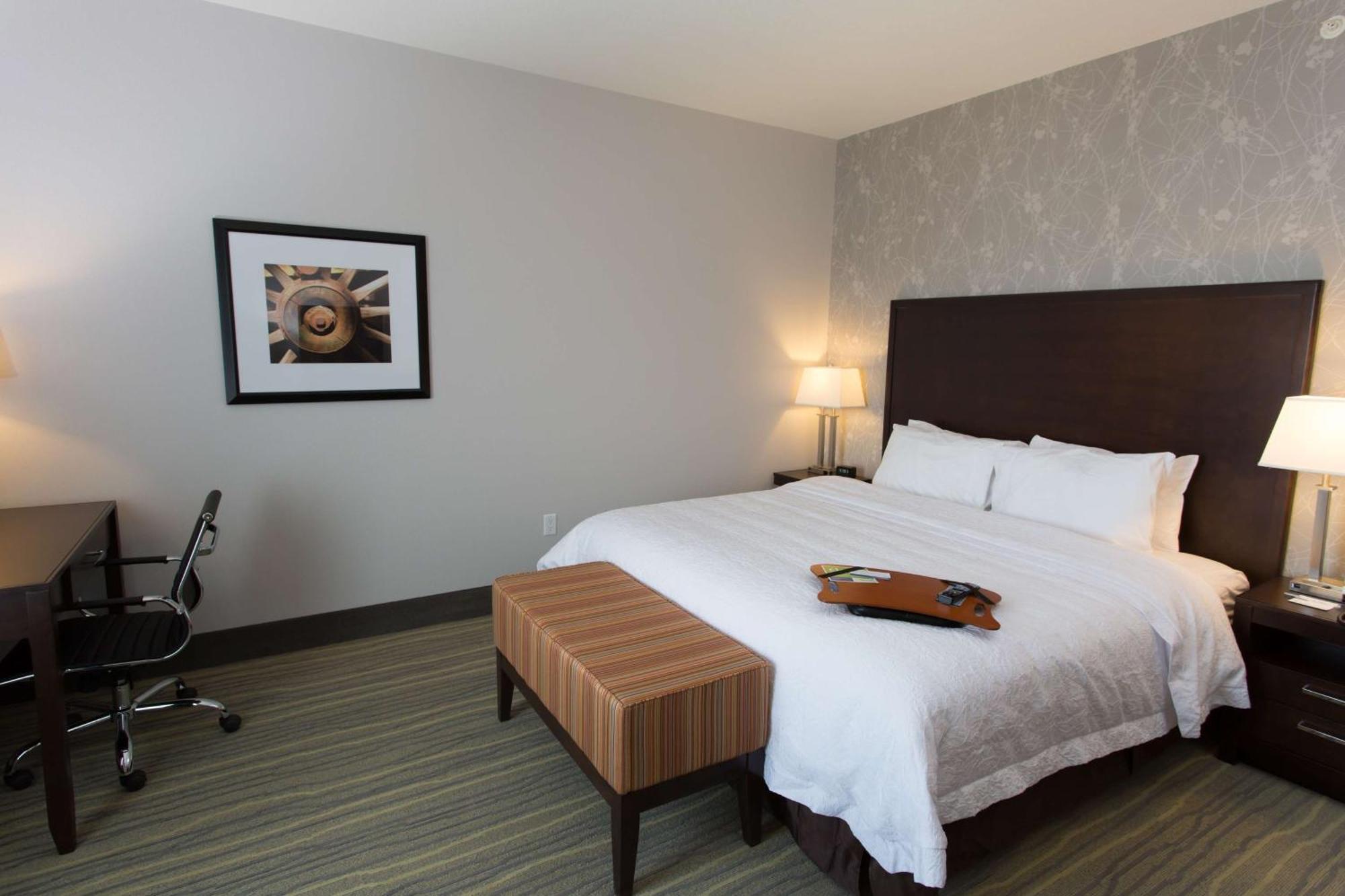 Hampton Inn By Hilton Lloydminster Exterior foto