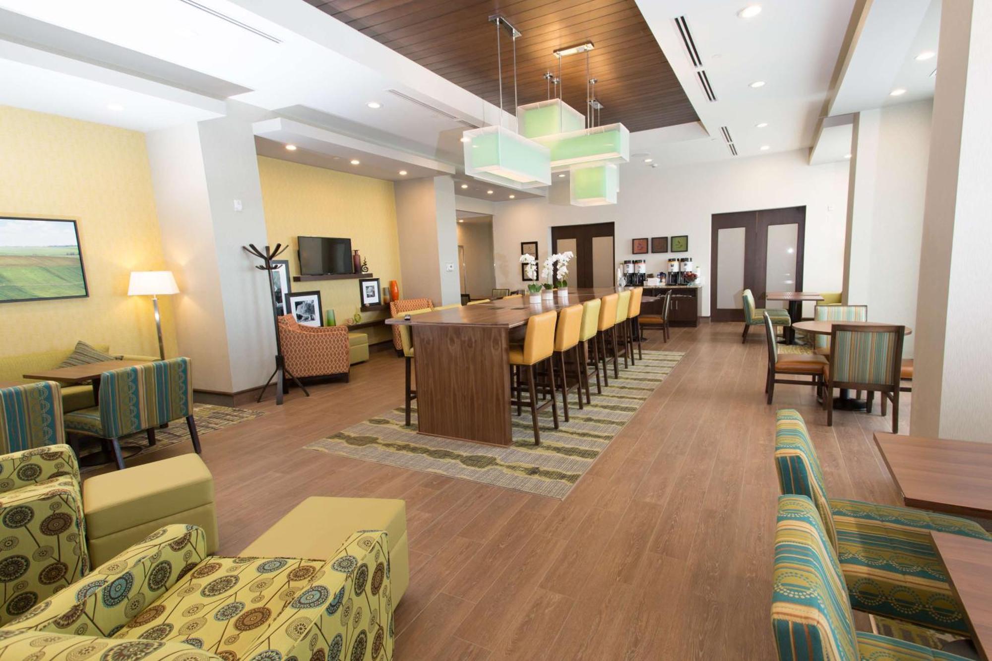 Hampton Inn By Hilton Lloydminster Exterior foto